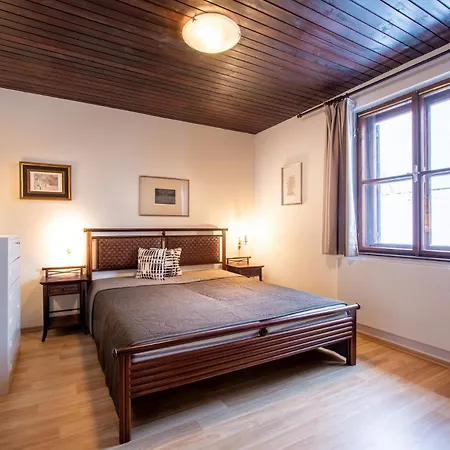 Historisches Stadthaus - Wohnen Im Herzen Von *