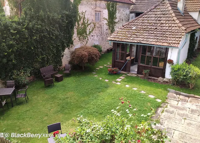 Historisches Stadthaus - Wohnen Im Herzen Von * 魏特拉